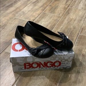 BRAND NEW: Black flats